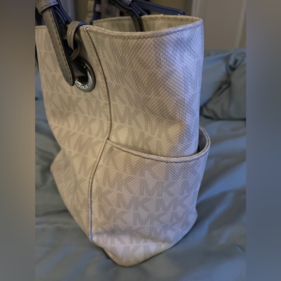 Michael Kors Large Jet Set Tote - Picture 5 of 7